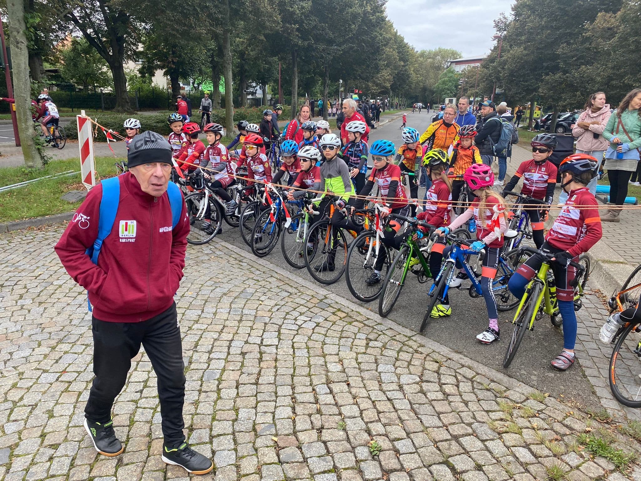 19 09 2021 Finsterwalde Trainer Klaus Wagner bei der U11 Startvorbereitung Fotograf SC Berlin Abt Radsport