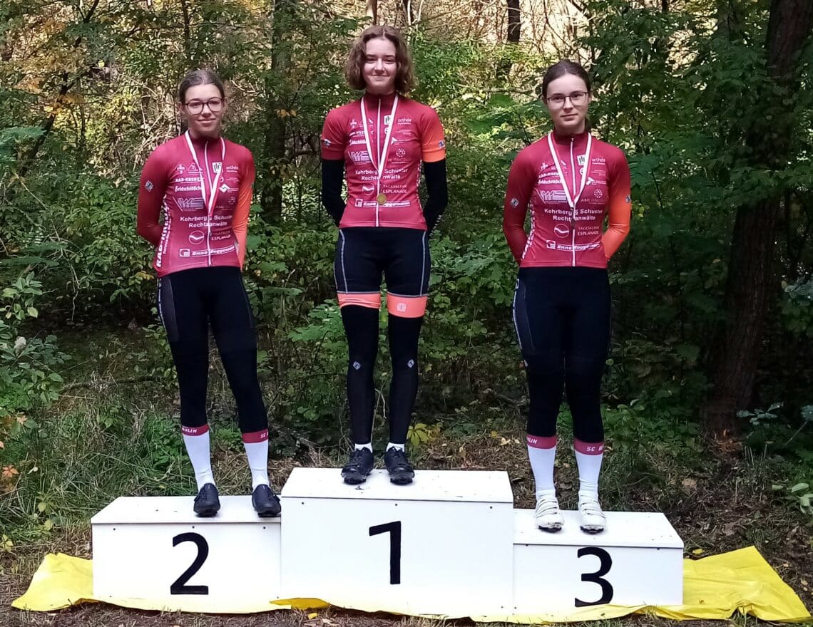 Maerkisch Buchholz U17w 1 Platz Pia Tittel 2 Platz Ella Grueneberg 3 Platz Emili Steffen