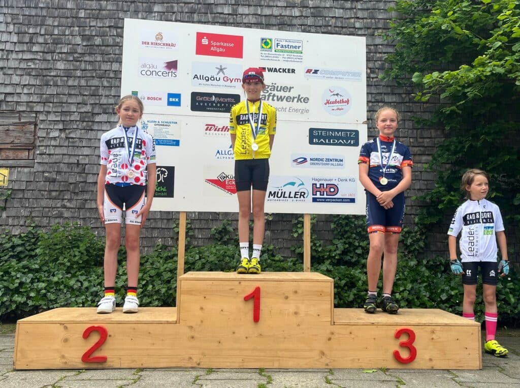 Allgäutour U11w nach der 2 Etappe Fiona Schmidmaier im Gelben Trikot