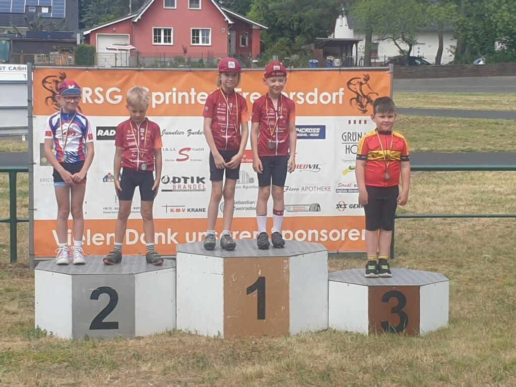 Fredersdorf 1 U9 Anfänger 1 Plätze Lena Grundei und Pepe Reinhardt 2 Platz Felix Wessel