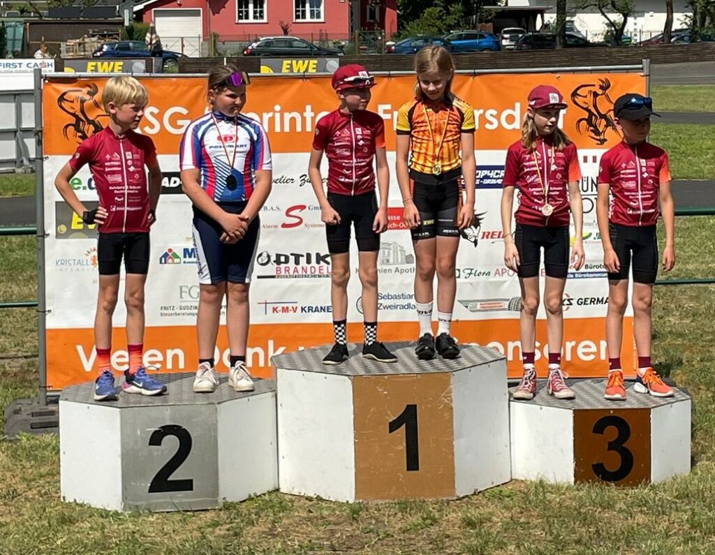 Fredersdorf 3 U11 1 Platz Arthur Wach 2 Platz Theodor Pühs 3 Plätze Romy Hoppe und Levin Arendt