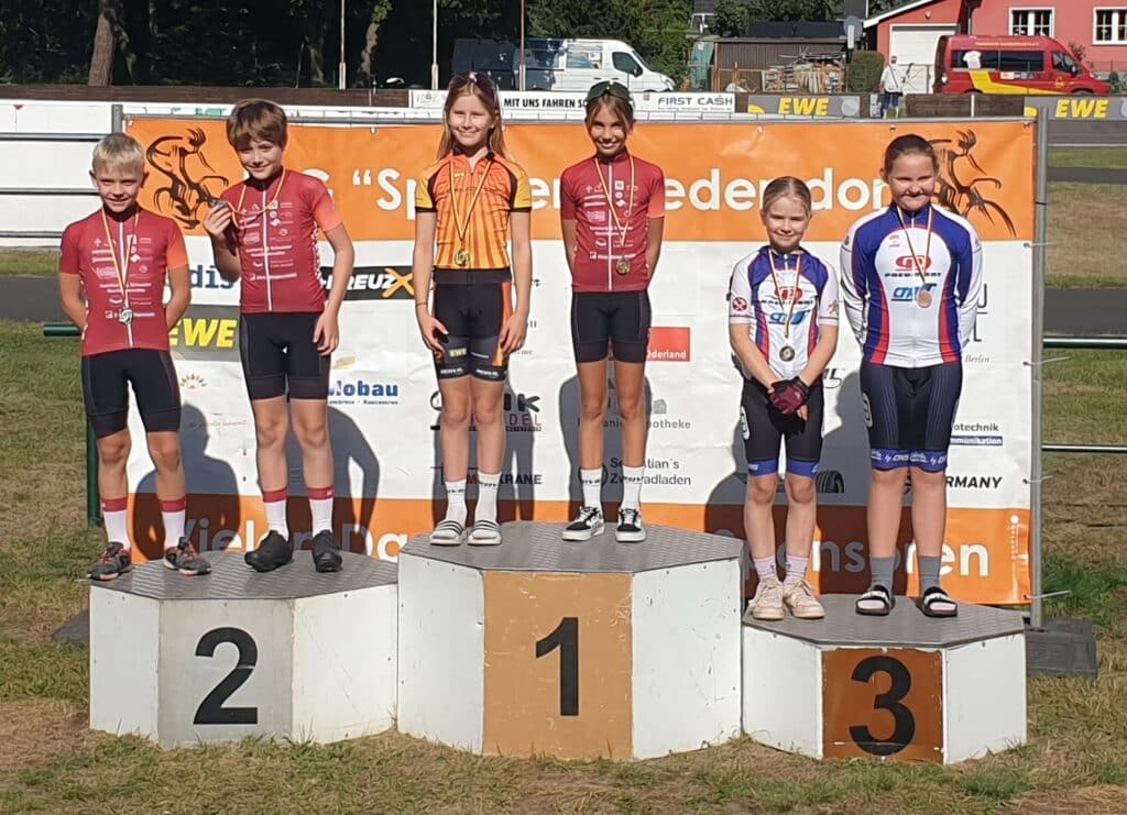 Fredersdorf U11 2er Teamwertung 1 Platz Fiona Schmidmaier 2 Platz Peter Heda und Jasper Walther