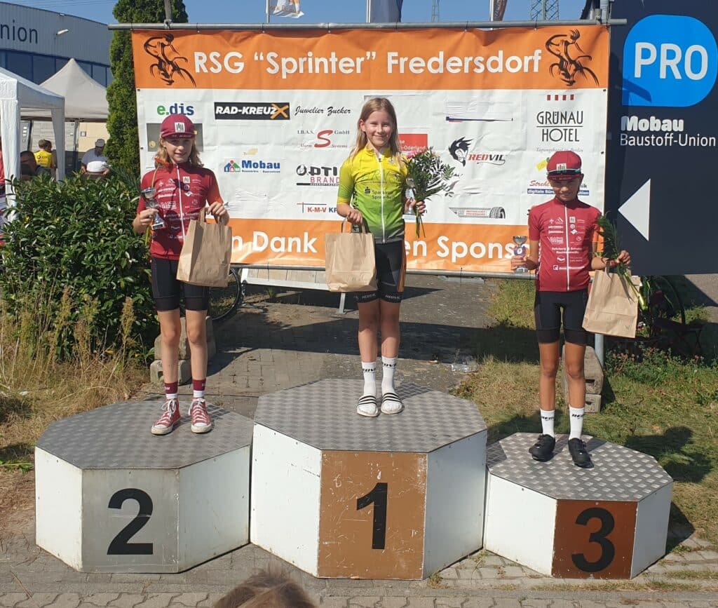 Neuenhagen U11w 2 Platz Romy Hoppe 3 Platz Fiona Schmidmaier