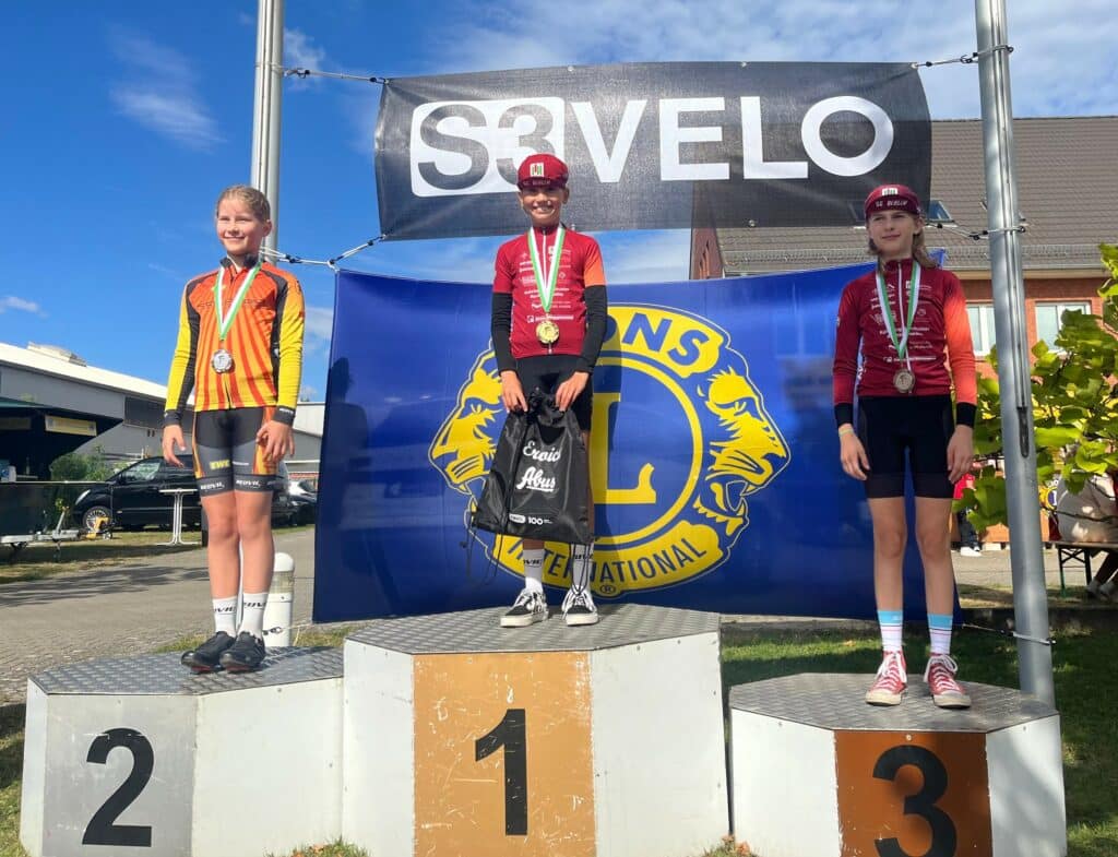 Strausberg1 U11 1 Platz Fiona Schmidmaier 3 Platz Romy Hoppe